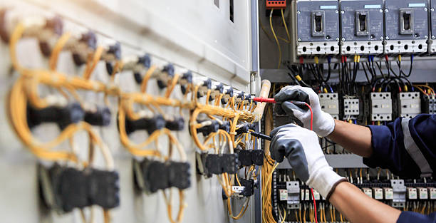 Professional Electrician technician working in Guthrie Center, IA